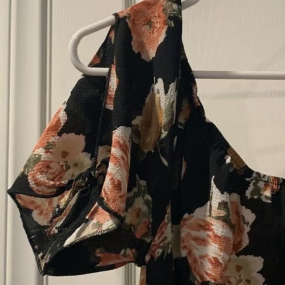 Favlux Black Floral Top w/ Open Sleeves Size Large EUC #M-083 - Picture 2 of 7